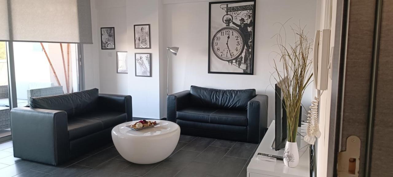 Dezo Luxury Town Apartment ลาร์นาคา ภายนอก รูปภาพ