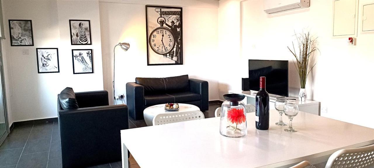 Dezo Luxury Town Apartment ลาร์นาคา ภายนอก รูปภาพ