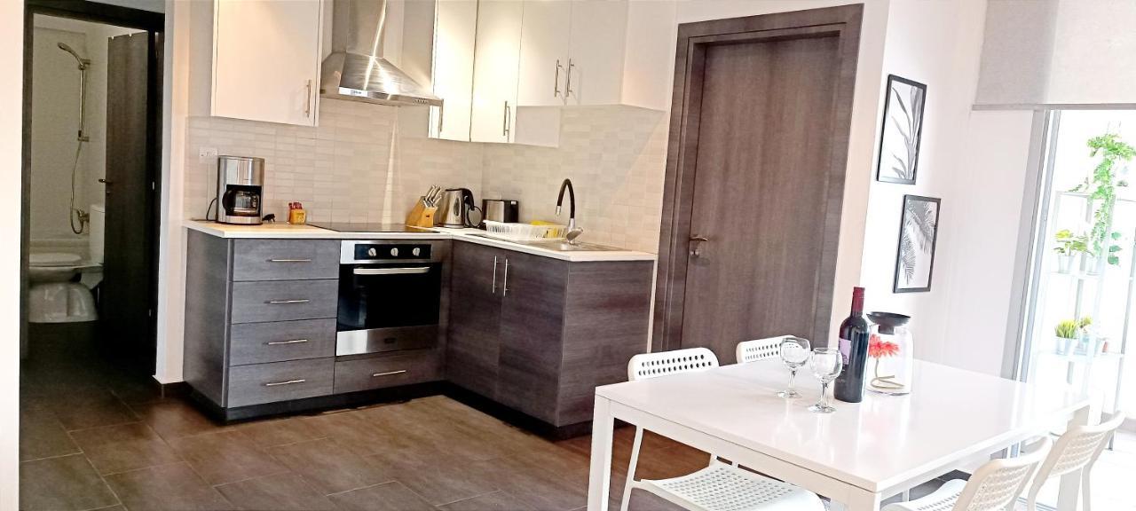 Dezo Luxury Town Apartment ลาร์นาคา ภายนอก รูปภาพ