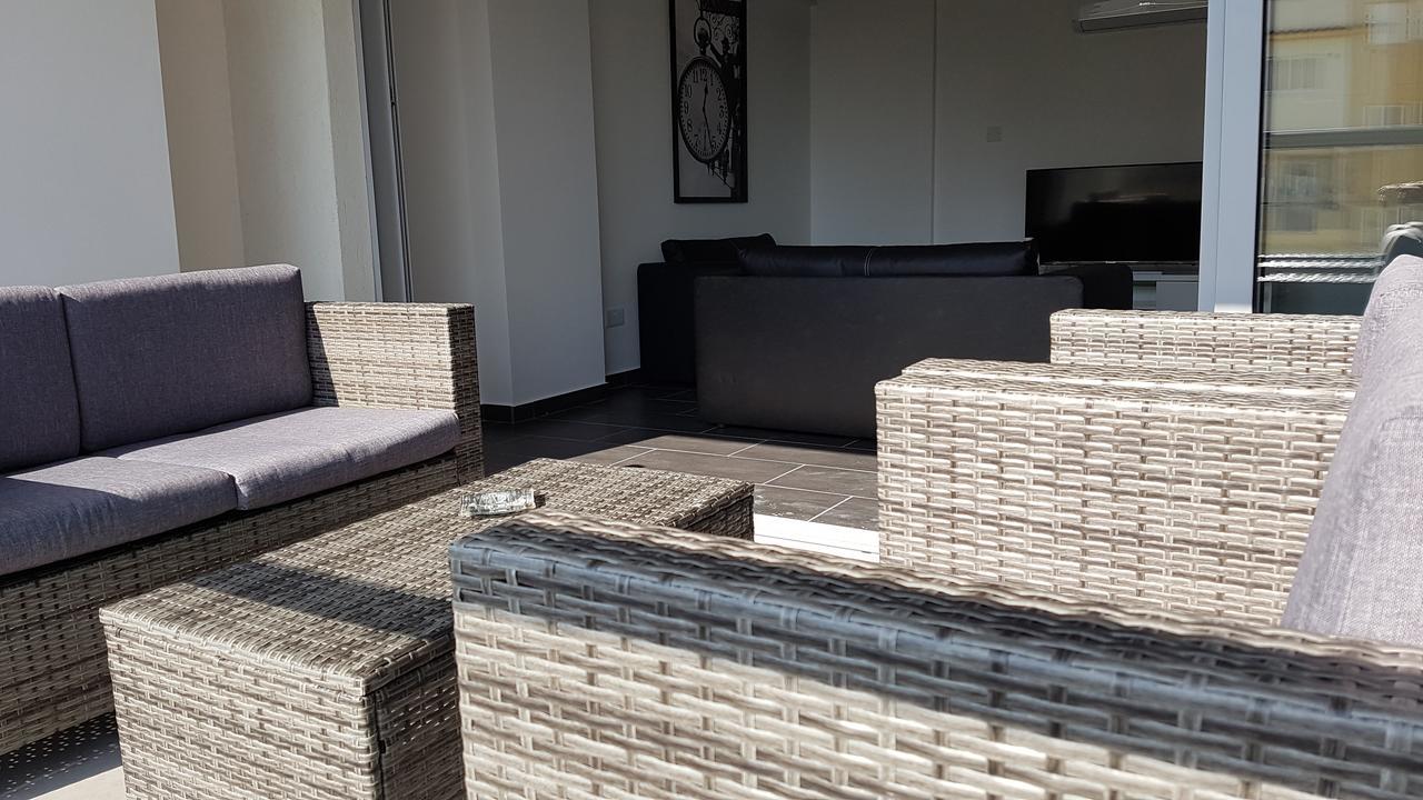 Dezo Luxury Town Apartment ลาร์นาคา ภายนอก รูปภาพ
