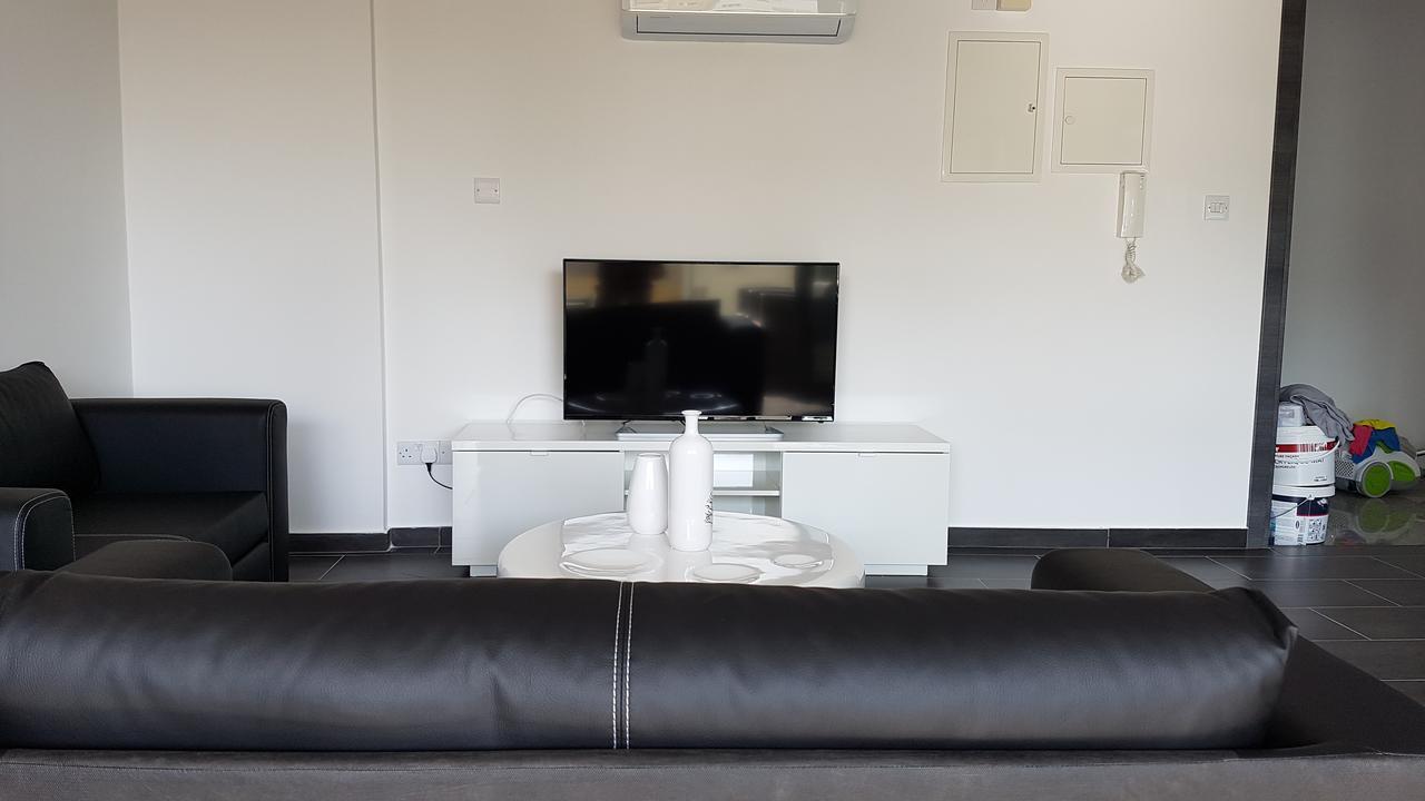 Dezo Luxury Town Apartment ลาร์นาคา ภายนอก รูปภาพ