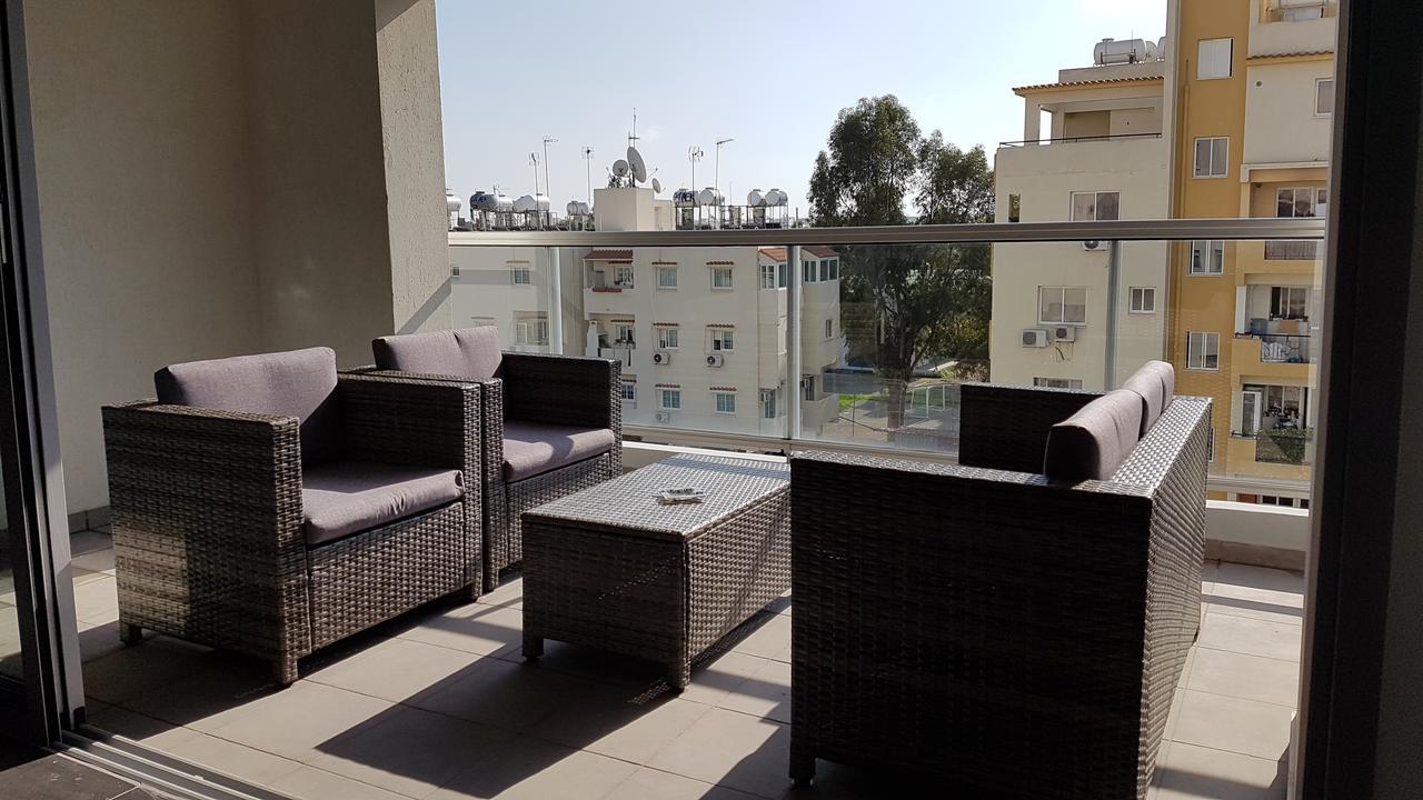Dezo Luxury Town Apartment ลาร์นาคา ภายนอก รูปภาพ